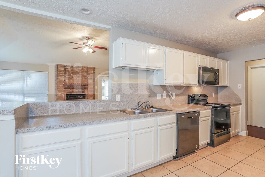 Building Photo - 2922 Laurelridge Dr