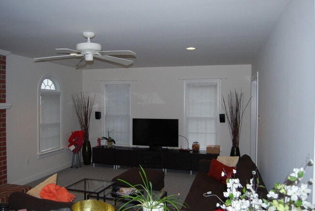 Building Photo - 8413 Wilshire Pl