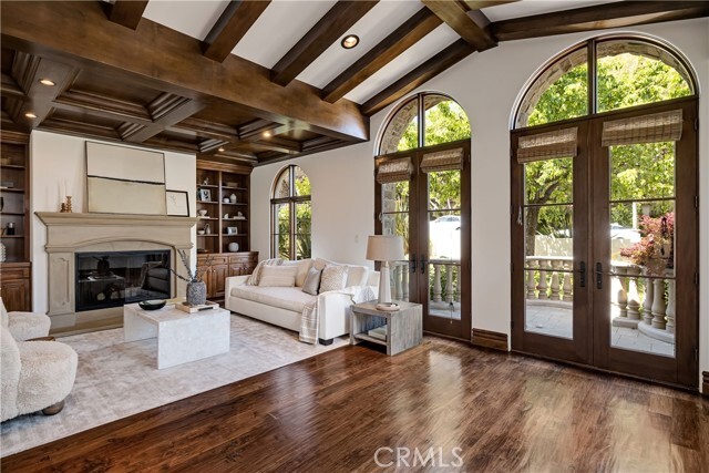 Building Photo - 718 N Poinsettia Ave