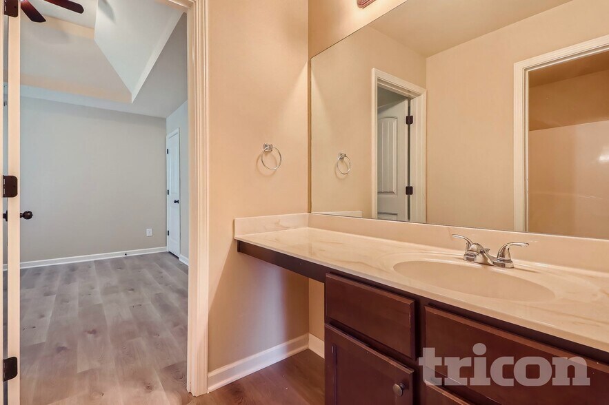 Building Photo - 135 Lindsey Terrace