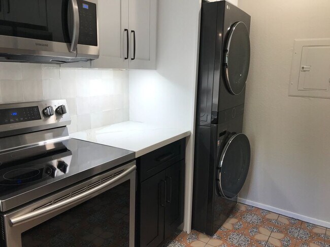 Lots of Counter Space - 1880 E Morten Ave