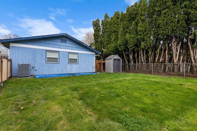 Building Photo - 8580 SE 34th Ave