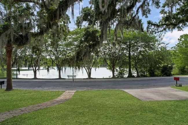 Building Photo - 1647 Lake Ella Dr