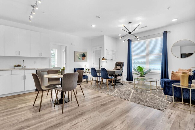 Building Photo - STUNNING MIDTOWN 2BED 2BATH