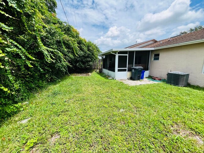 Building Photo - 5855 Timber Valley Dr