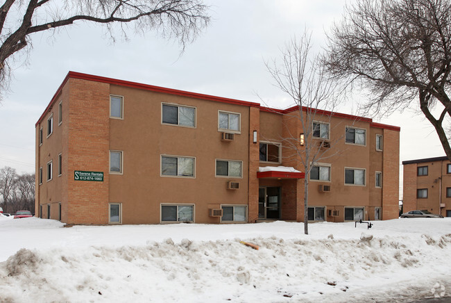 Primary Photo - The Heights Apartments