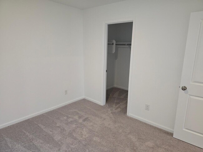 Building Photo - 737 Dylan Ct