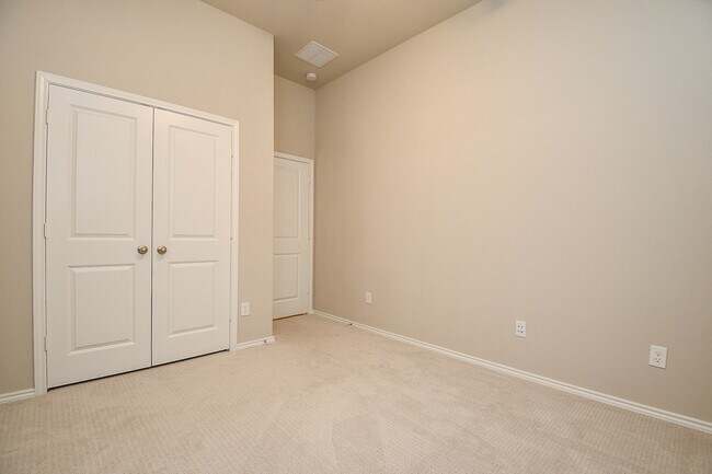 Building Photo - 1215 Carswell Grove Dr