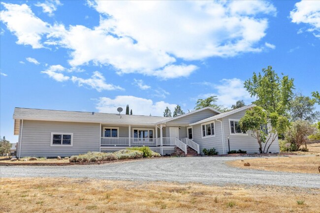 Building Photo - 21179 Hemlock St