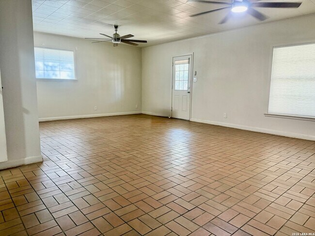 Building Photo - 115 Encino Grande St