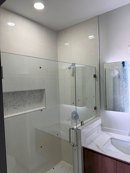 Building Photo - 1303 Leann Rimes Rd