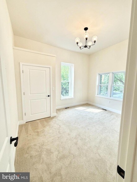 Building Photo - 151 N York St