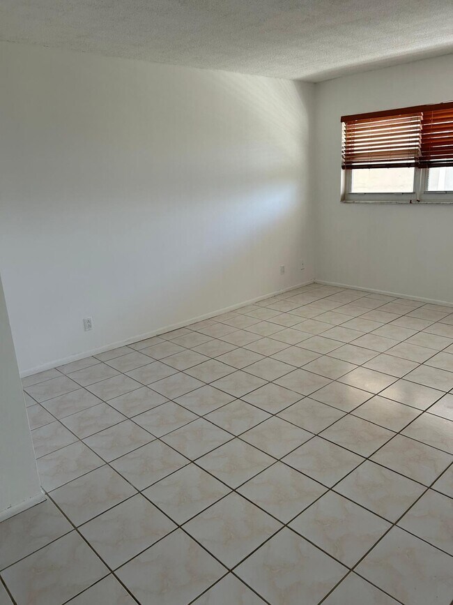 Building Photo - 2661 S Course Dr