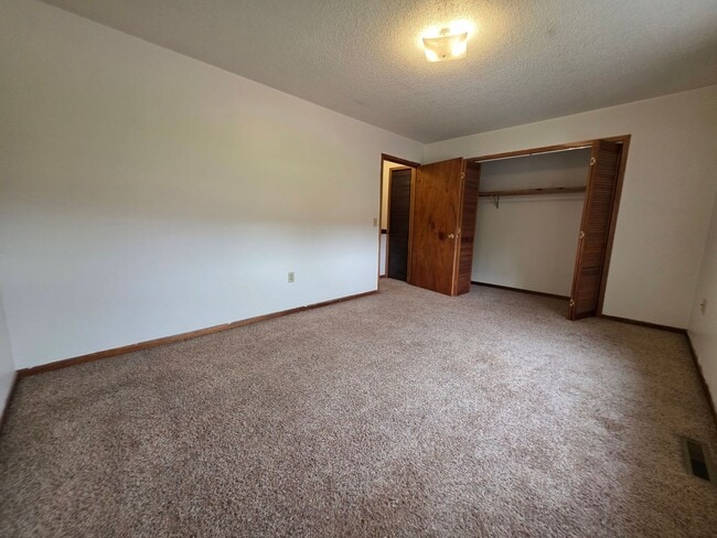 Building Photo - 4925 Coventry Ct