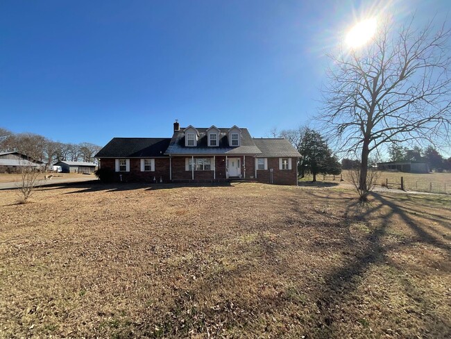 Building Photo - Greenback 37742 - 3 bedroom, 3.5 bath home with bonus room/possible 4th bedroom - Call Terri Kerr...