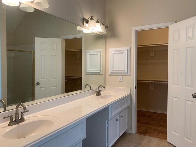 Building Photo - 3023 Aspen Ln