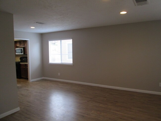 Building Photo - Four Beds in the Foothills