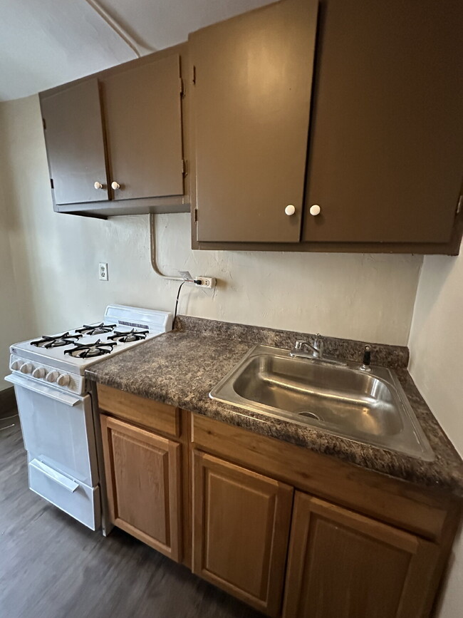 Building Photo - 1404 Highland Ave