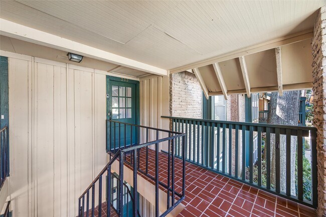 Building Photo - 8233 Kingsbrook Rd