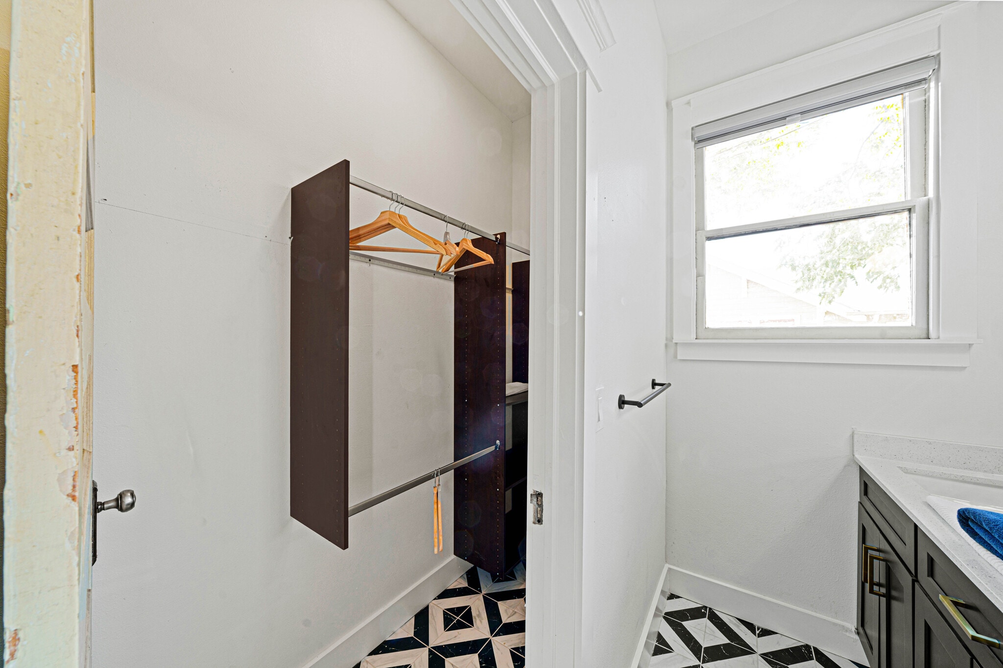 Building Photo - 540 Adams St