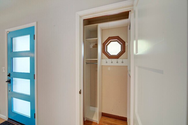 Building Photo - 4Bd/1.75Ba Edmonds House