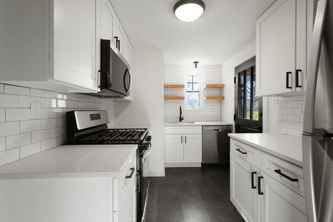 Building Photo - Move in TODAY! Check out this beautifully RENOVATED 3 bedroom in CHURCHILL!