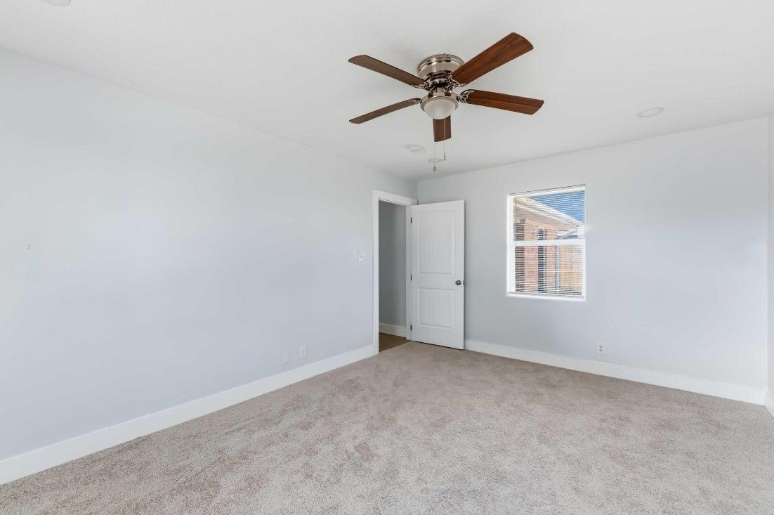Building Photo - 3923 Hickok Ln