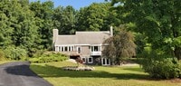 Building Photo - Off-Season Rental | Available 10/15/25 – 5...