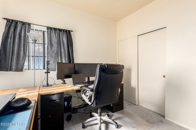 Building Photo - 10472 N Fair Mountain Dr
