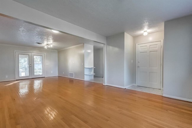 Building Photo - 15206 TX-36