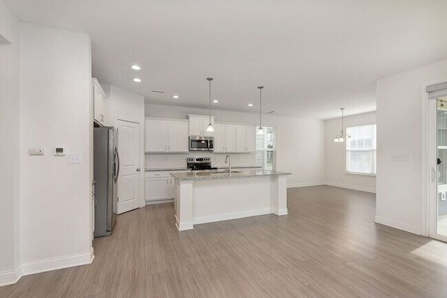 Building Photo - Beautiful Three Bedroom in Carmel!
