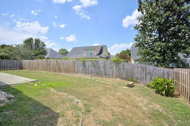 Building Photo - 812 Paisley Lane