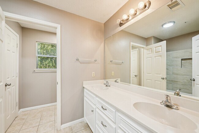 Building Photo - 100 Westpark Dr