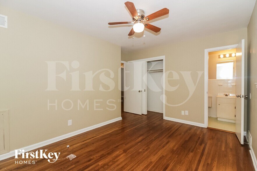 Building Photo - 5055 Woodlark Ave