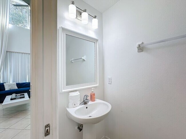 Building Photo - STUNNING Emerald Island Resort 5 bedroom 4...