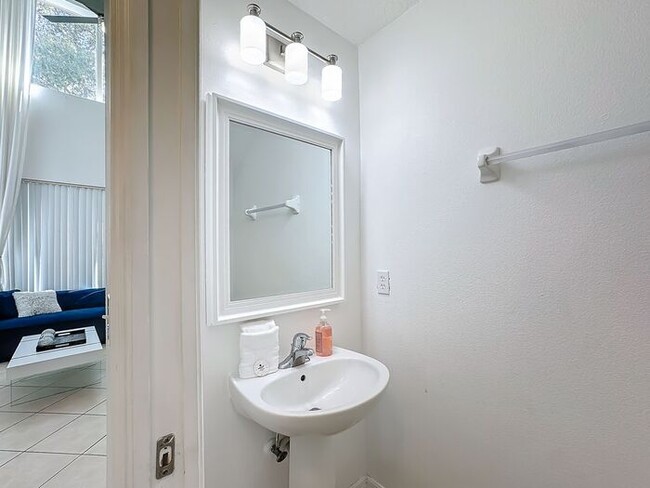 Building Photo - STUNNING Emerald Island Resort 5 bedroom 4.5 bath Luxury Home FULLY FURNISHED! 3 miles from Disney!