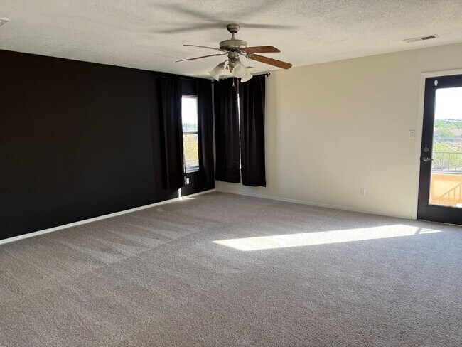 Building Photo - Spacious 4 Br, 2.5 Ba with 2 living areas, loft, kitchen appliances, 2 car garage.