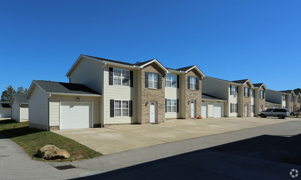Primary Photo - The Ridge Apartments & Townhomes