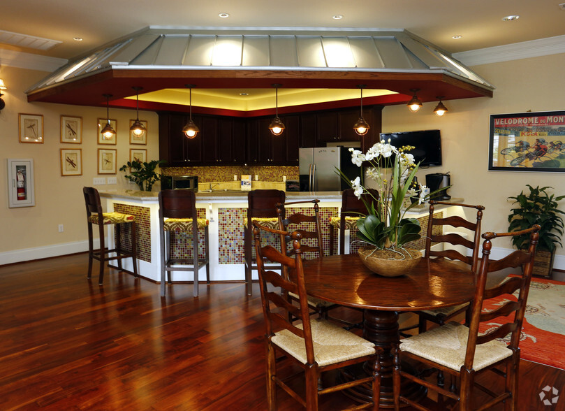 Clubhouse Kitchen - Plantation Apartments