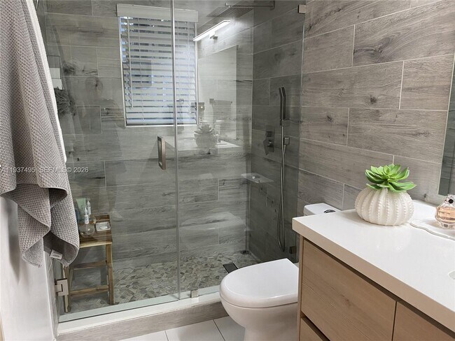 Building Photo - 620 SW 111th Ave