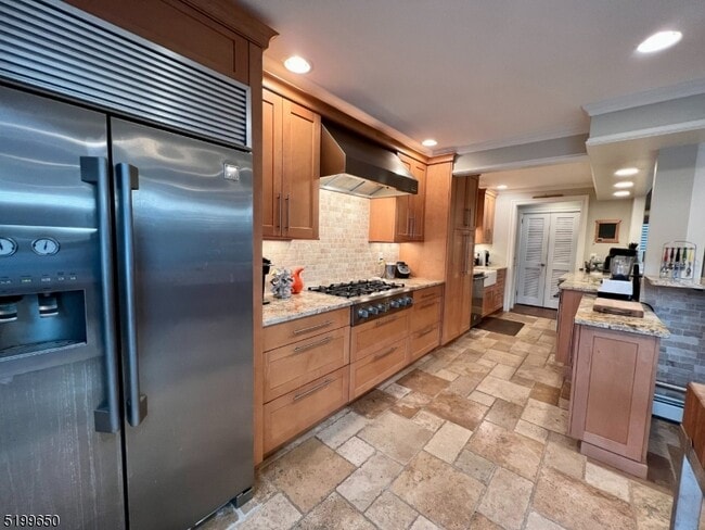 Building Photo - 132 Lakeshore Dr