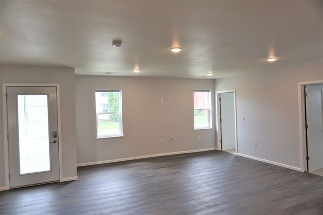 Building Photo - BRAND NEW MODERN 3 bed / 2 bath plus garag...