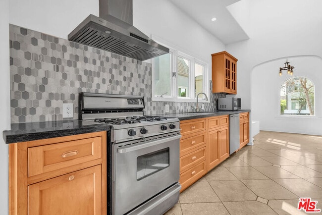 Building Photo - 6131 W 5th St