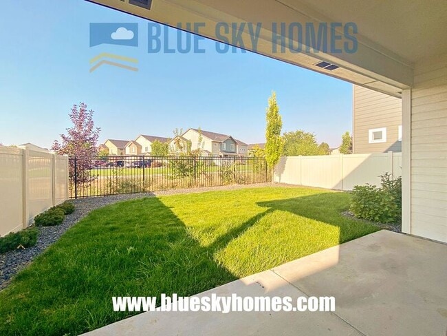 Building Photo - 1836 E Knobcone Dr