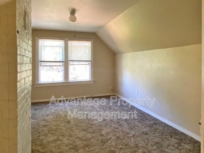 Building Photo - 2613 NW Grant Ave