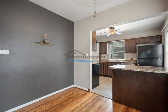 Building Photo - Well-Maintained 3 Bed 2 Bath Cottage in Do...