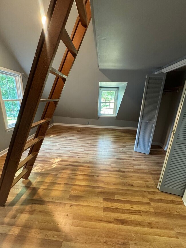 Building Photo - 207 Edgemont Ave