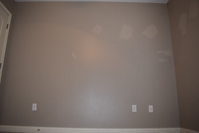 Building Photo - Large 2 story 3 bedroom 2 bathroom!