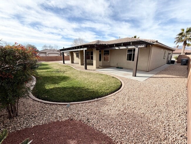 Building Photo - Beautiful 4 bed 2.5 bath Home!