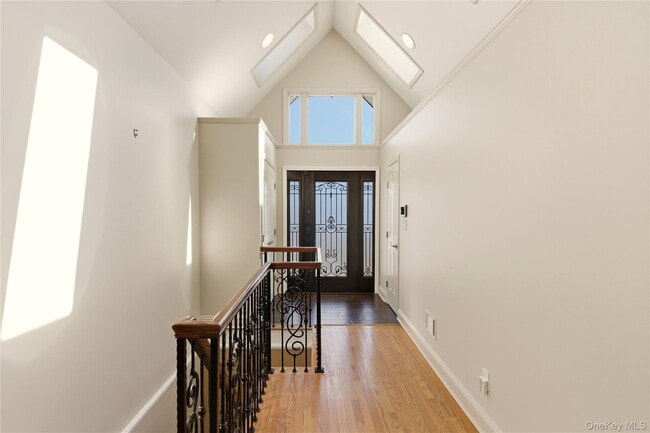 Building Photo - 24 Green Dr